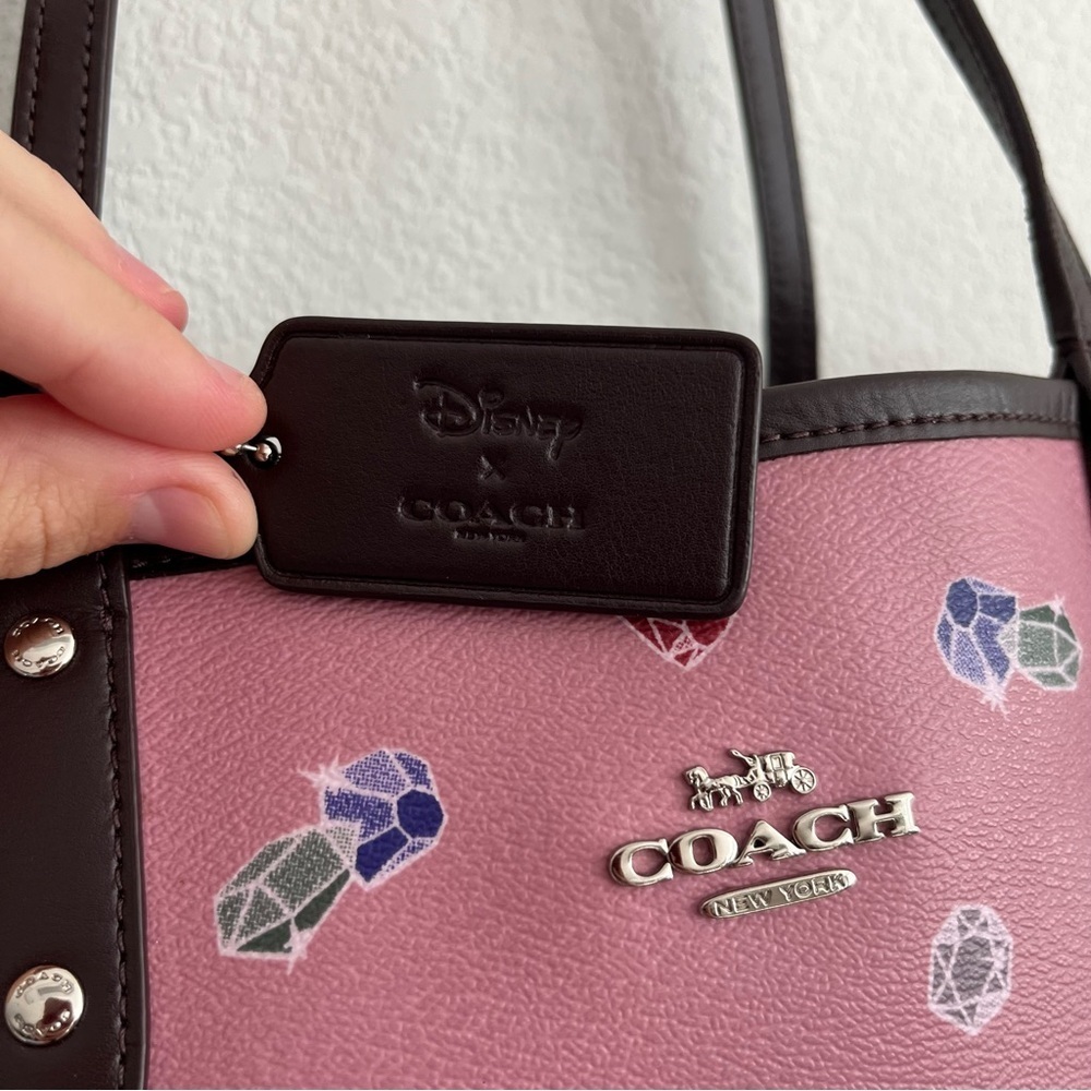 Disney x Coach Reversible City Tote Snow White - Picture 2 of 8